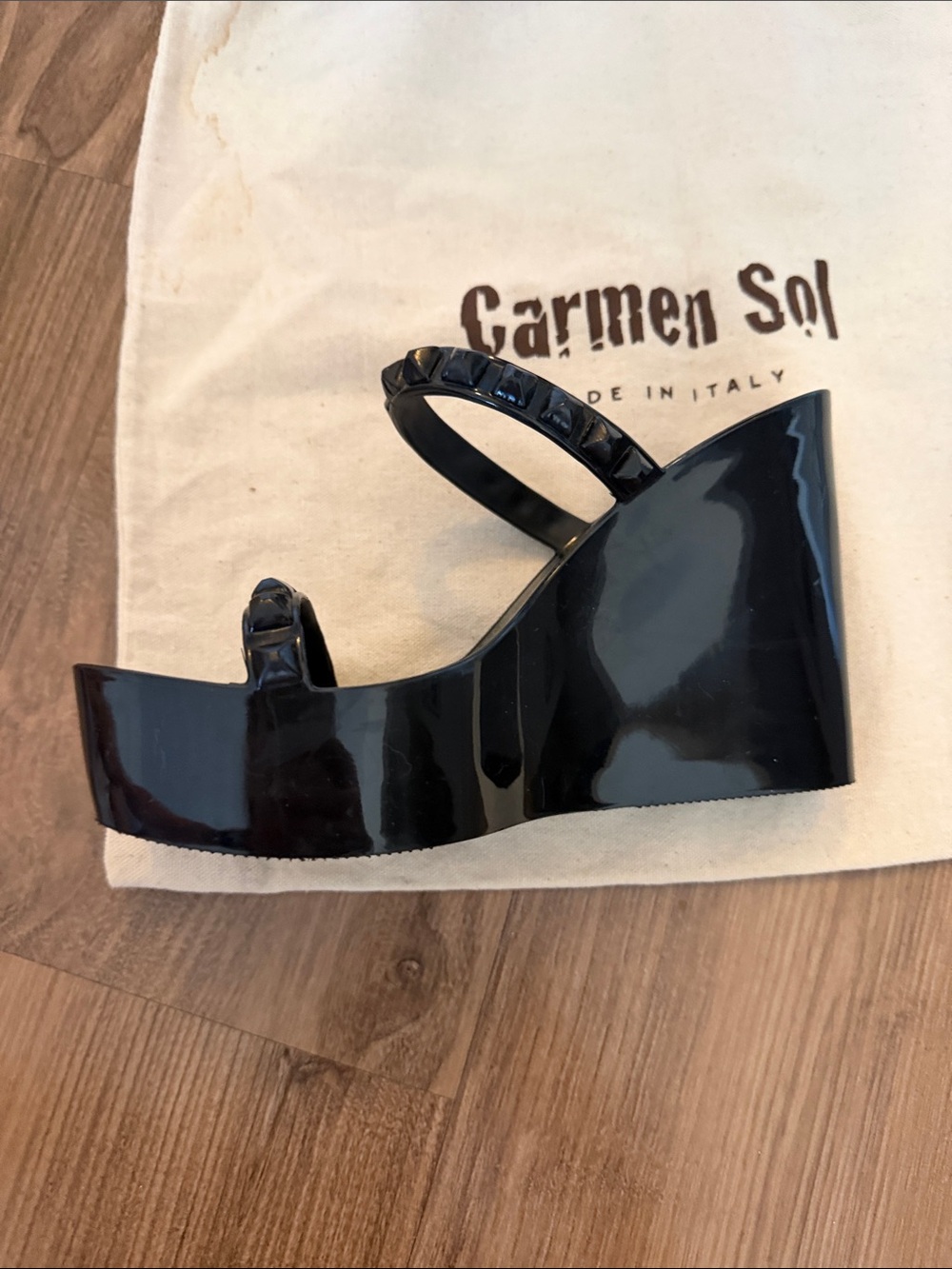 Carmen Sol Black Patent Wedge Sandals - Picture 3 of 5